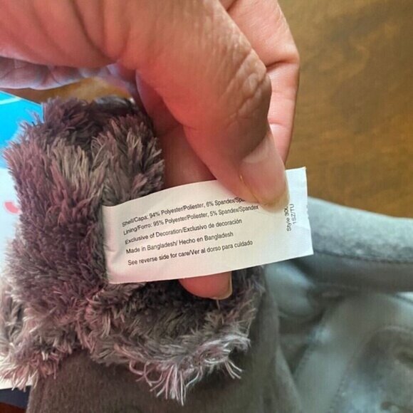 isotoner Women's Stretch Fleece Gloves with Microluxe and Smart Touch Technology - Picture 5 of 16